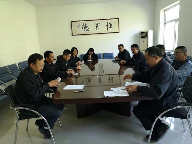 1579398017721815.jpg 鋼興實(shí)業(yè)(集團(tuán))恒德機(jī)械有限公司黨支部召開“不忘初心、牢記使命”主題教育動(dòng)員大會(huì).jpg